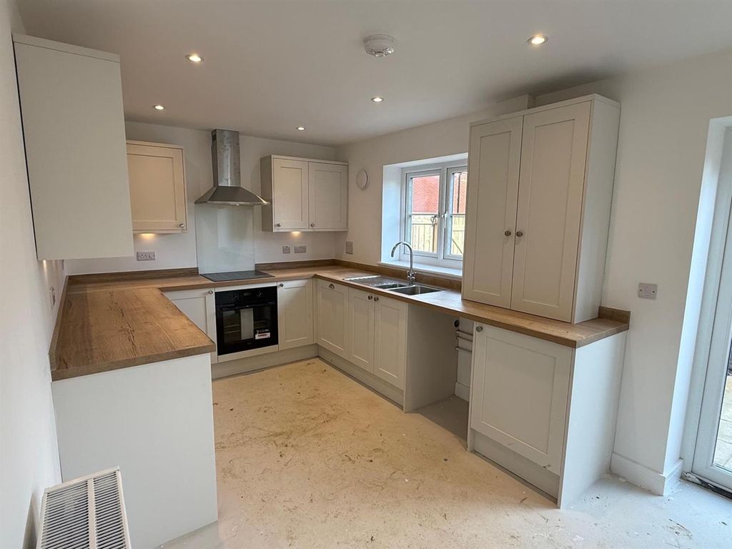 Property photo 2 of 13 Plot 300 Kitchen 1.Jpeg