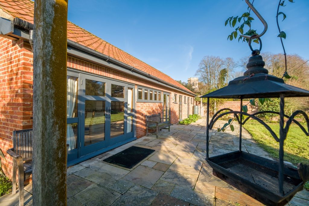 Property photo 2 of 24