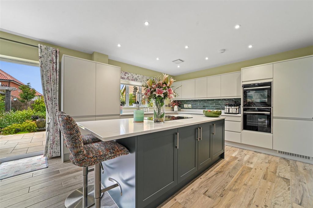 Property photo 2 of 24 Kitchen