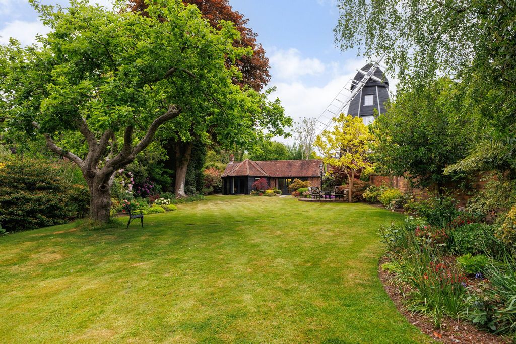 Property photo 2 of 32 Garden