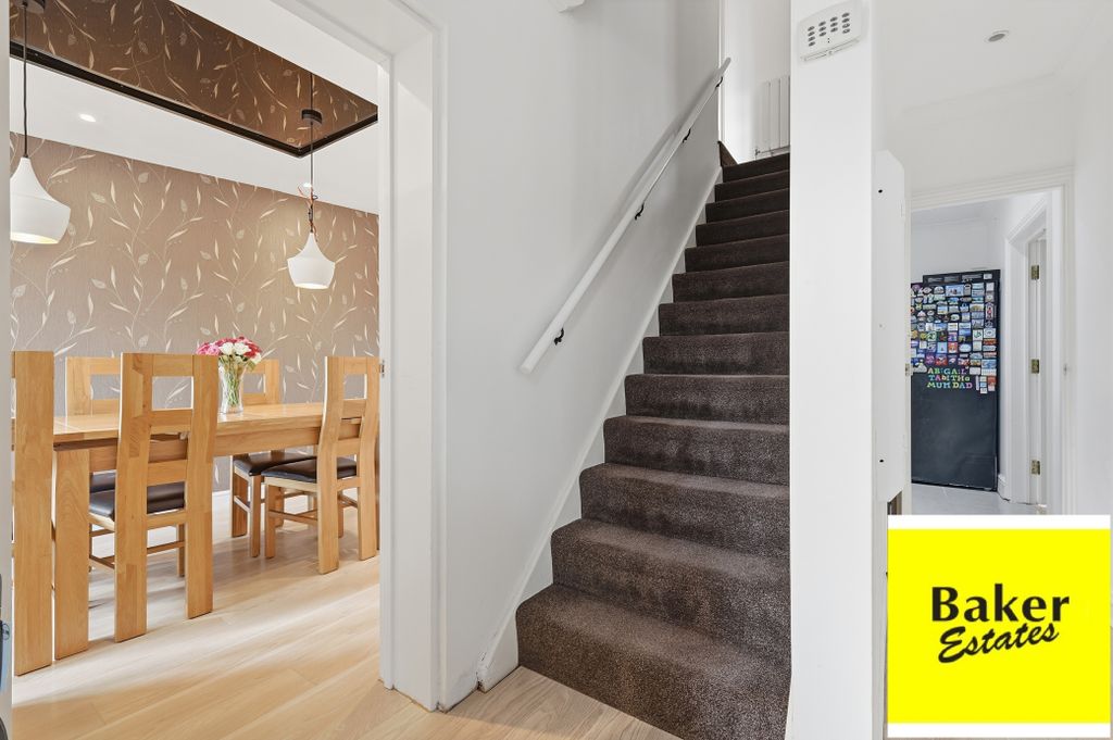 Property photo 2 of 31