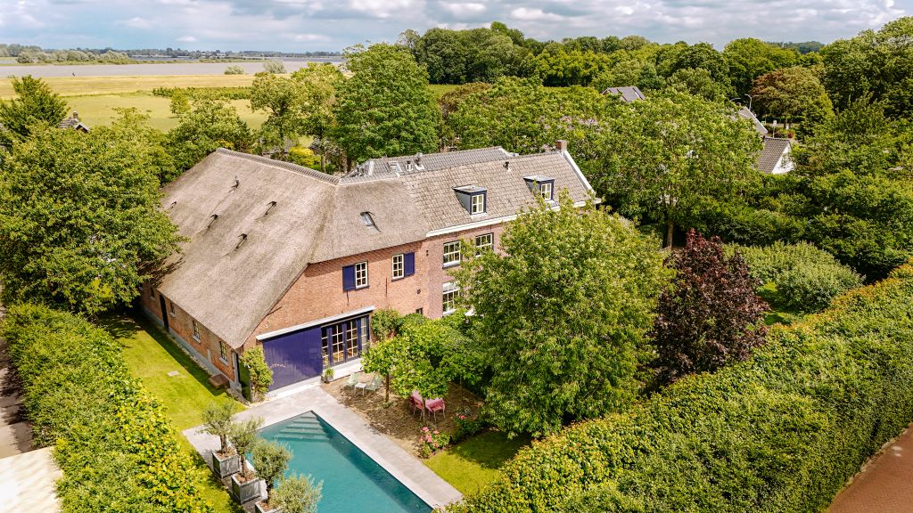 Property photo 3 of 36