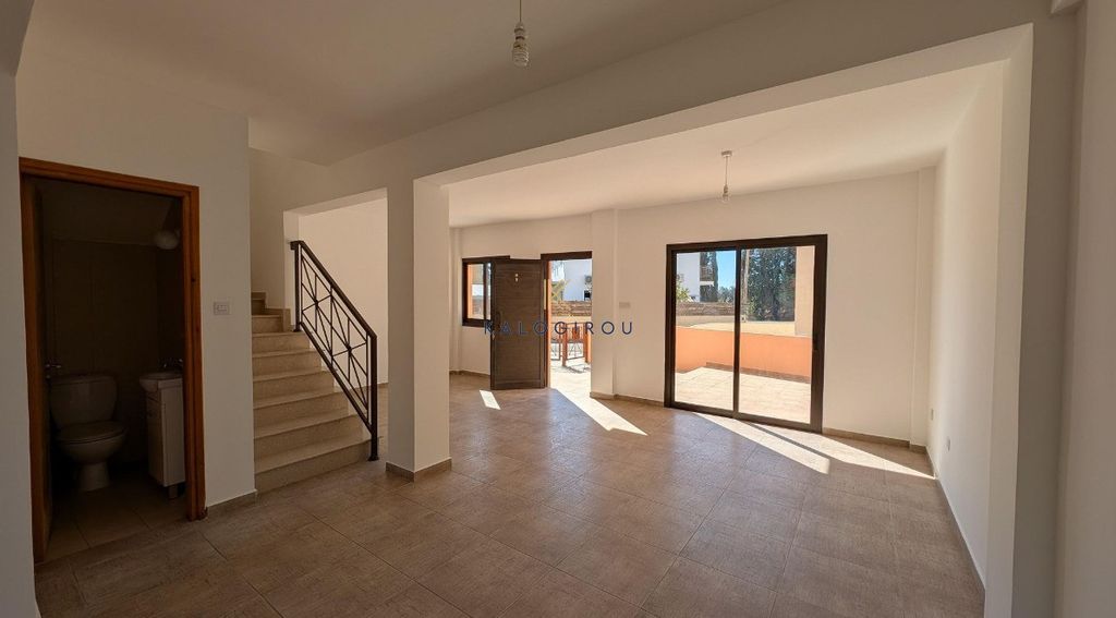 Property photo 3 of 27