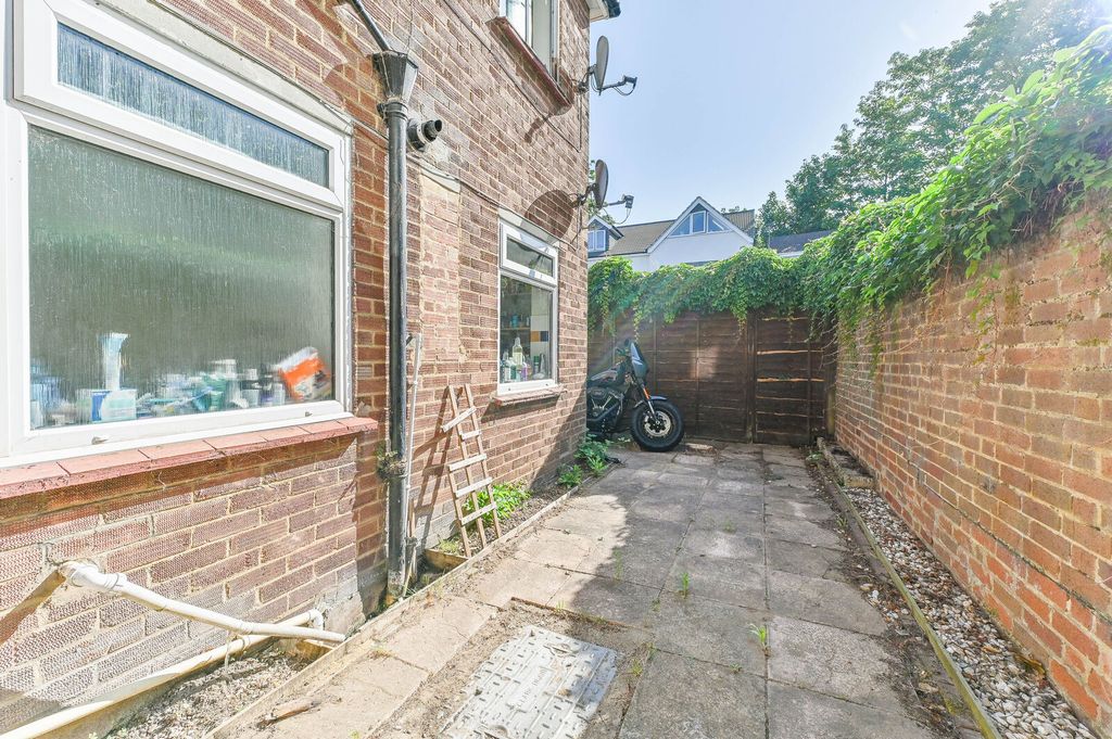 Property photo 3 of 8
