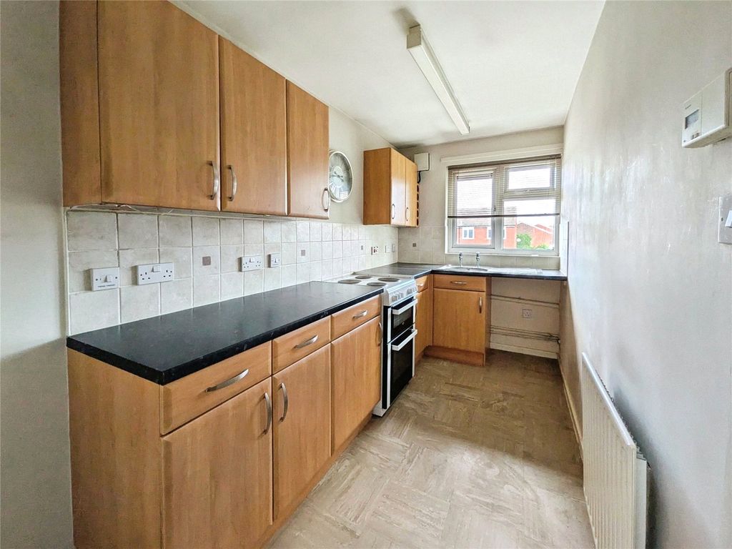 Property photo 3 of 10 Kitchen