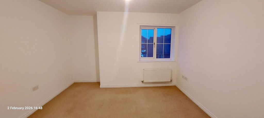 Property photo 1 of 14 Main Bedroom