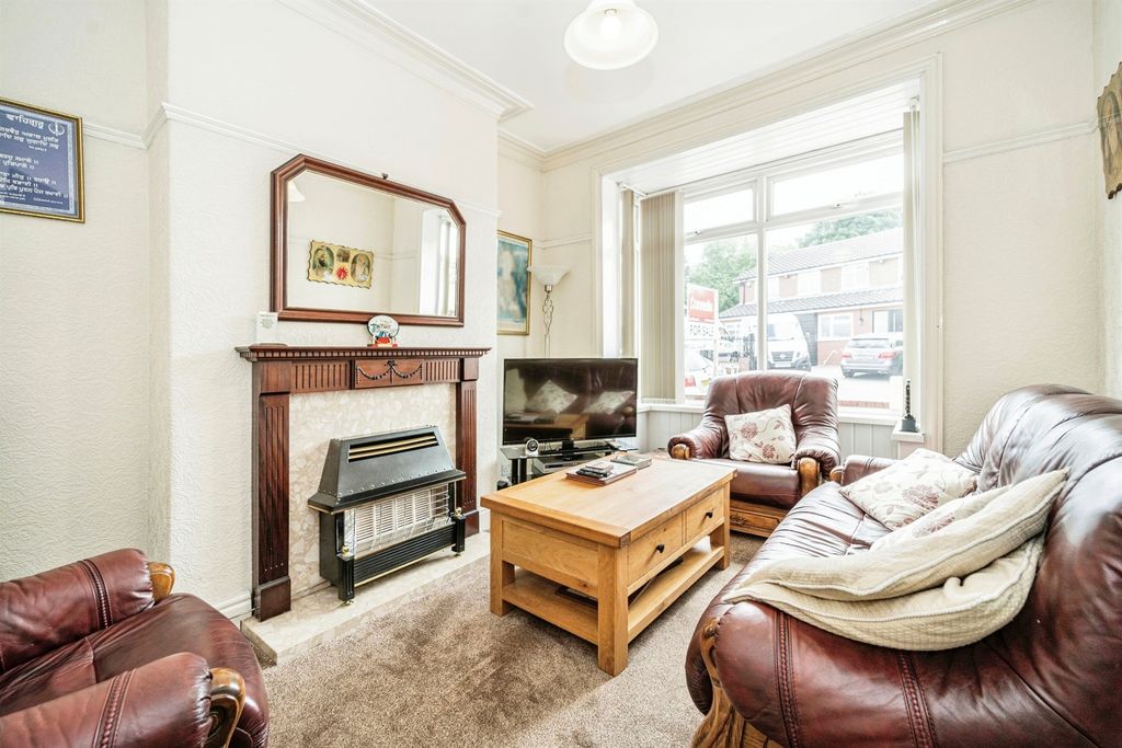 Property photo 2 of 17