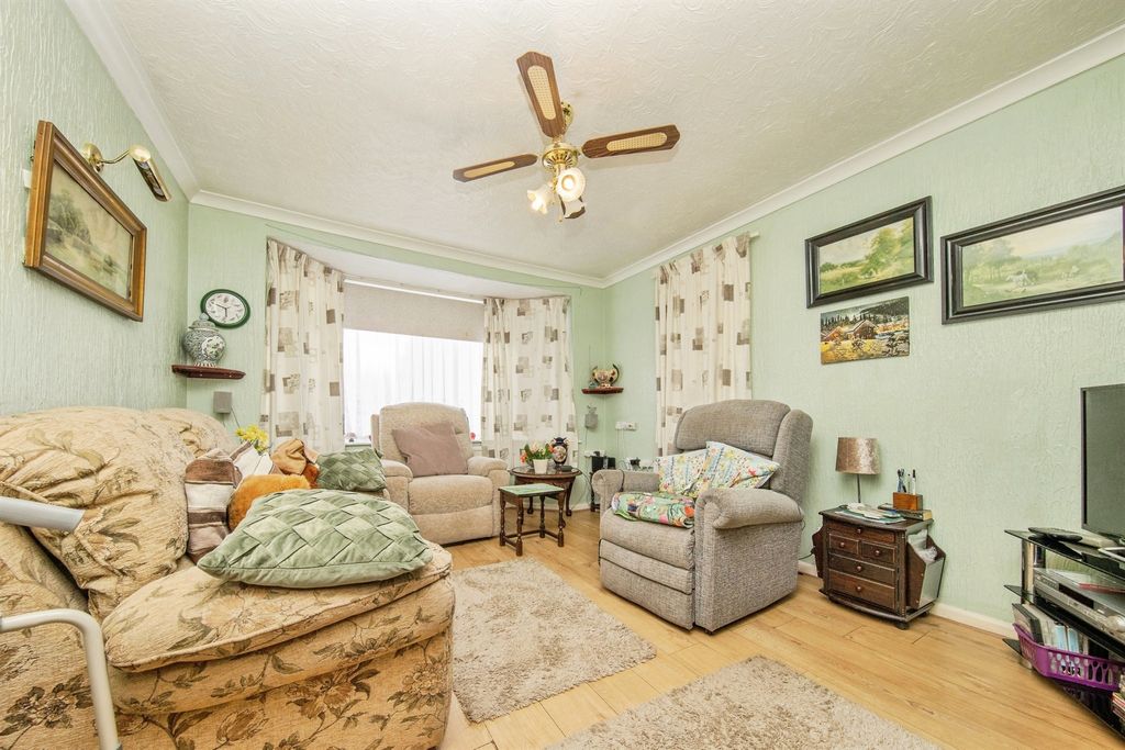 Property photo 2 of 20