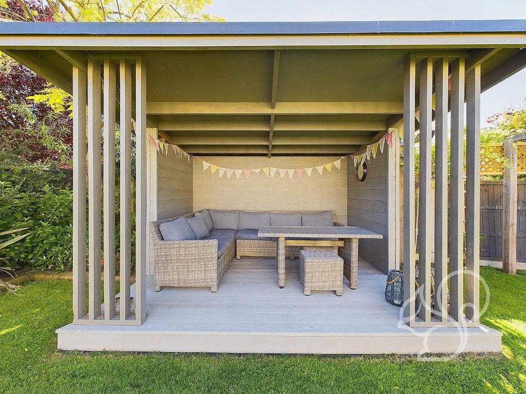 Property photo 3 of 30 Summer House