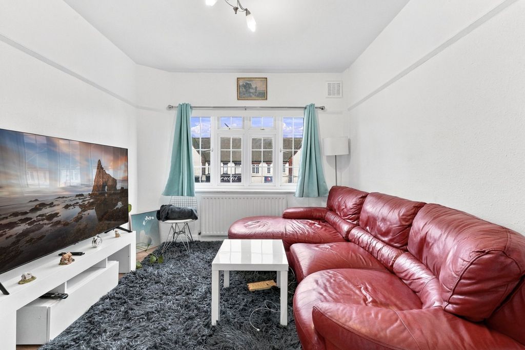 Property photo 2 of 9