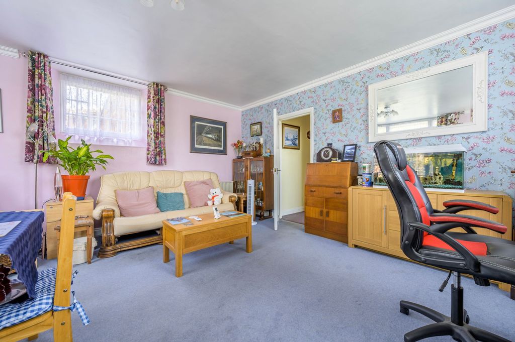 Property photo 3 of 12