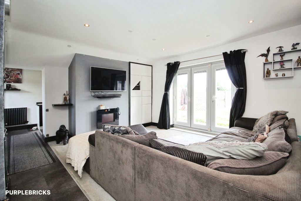 Property photo 2 of 24