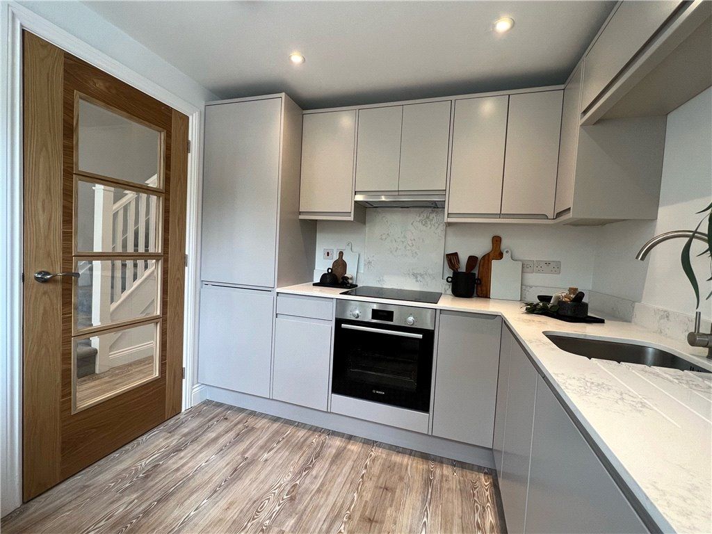 Property photo 3 of 10 Kitchen