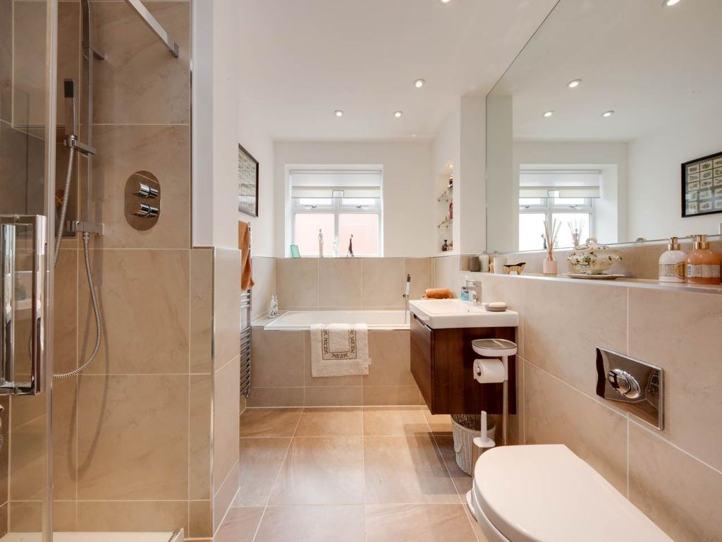 Property photo 3 of 20 Main Bathroom