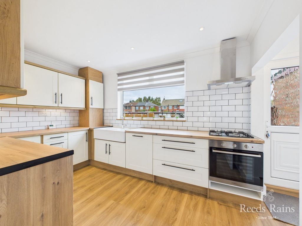 Property photo 2 of 20 Kitchen