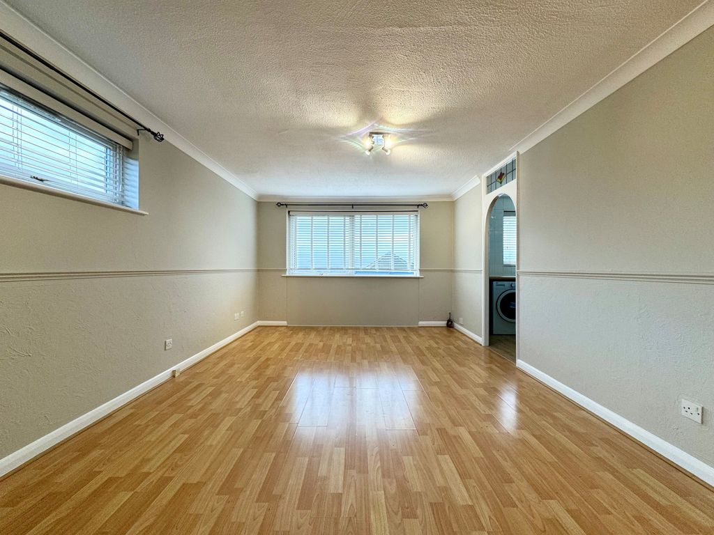 Property photo 2 of 9 Gallery