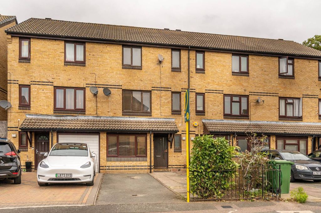 Property photo 3 of 11