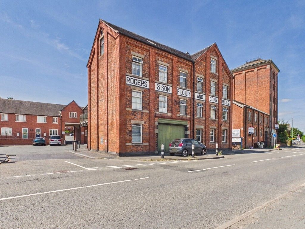 Property photo 2 of 8 Drayton Mill Court