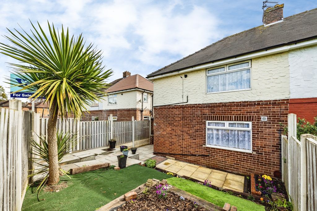 Property photo 1 of 19 Front Gardens