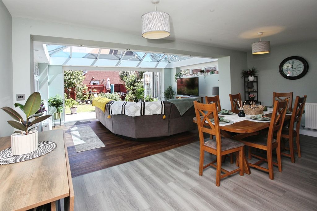 Property photo 2 of 40