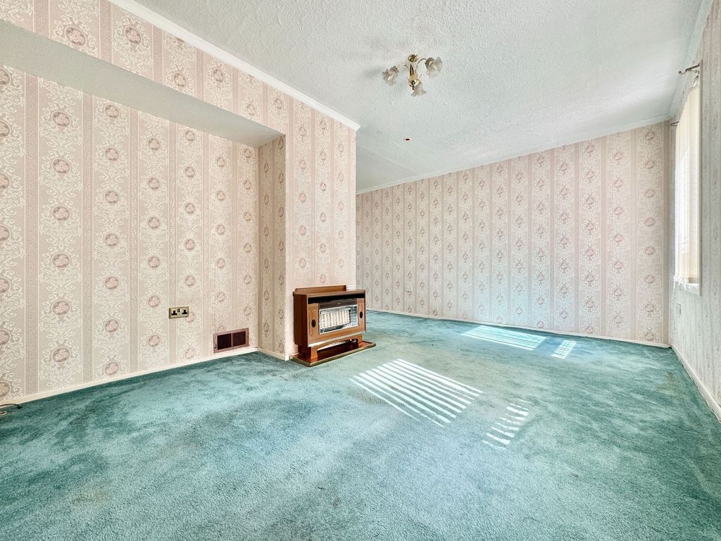Property photo 2 of 27