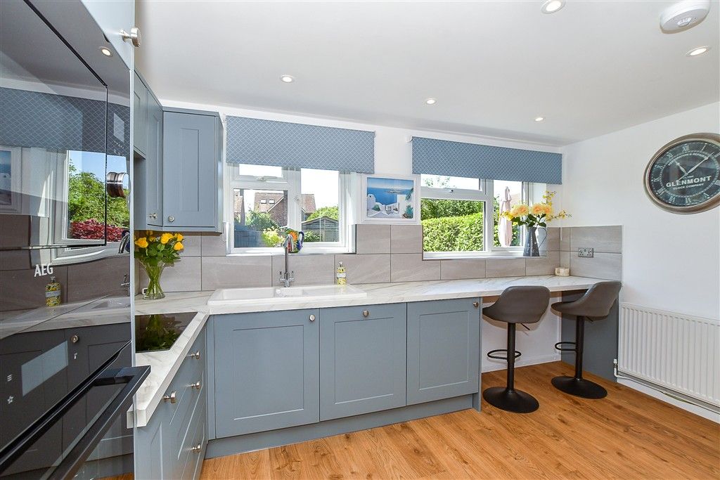 Property photo 3 of 14 Kitchen
