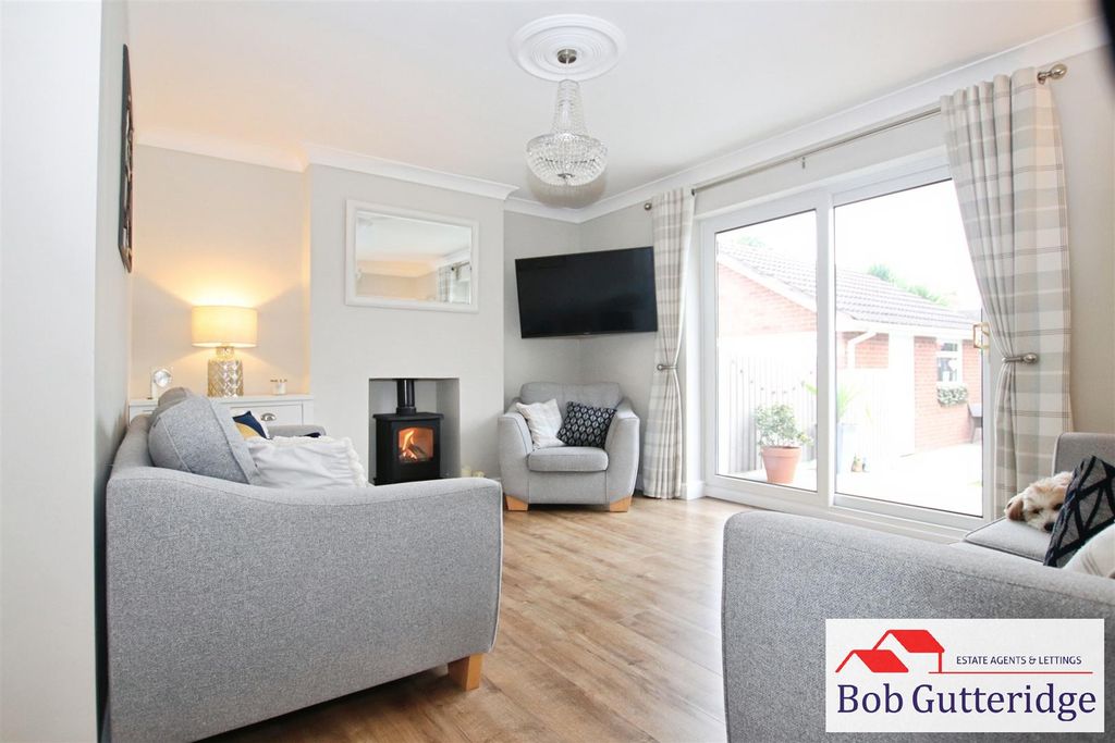 Property photo 2 of 31 Lounge