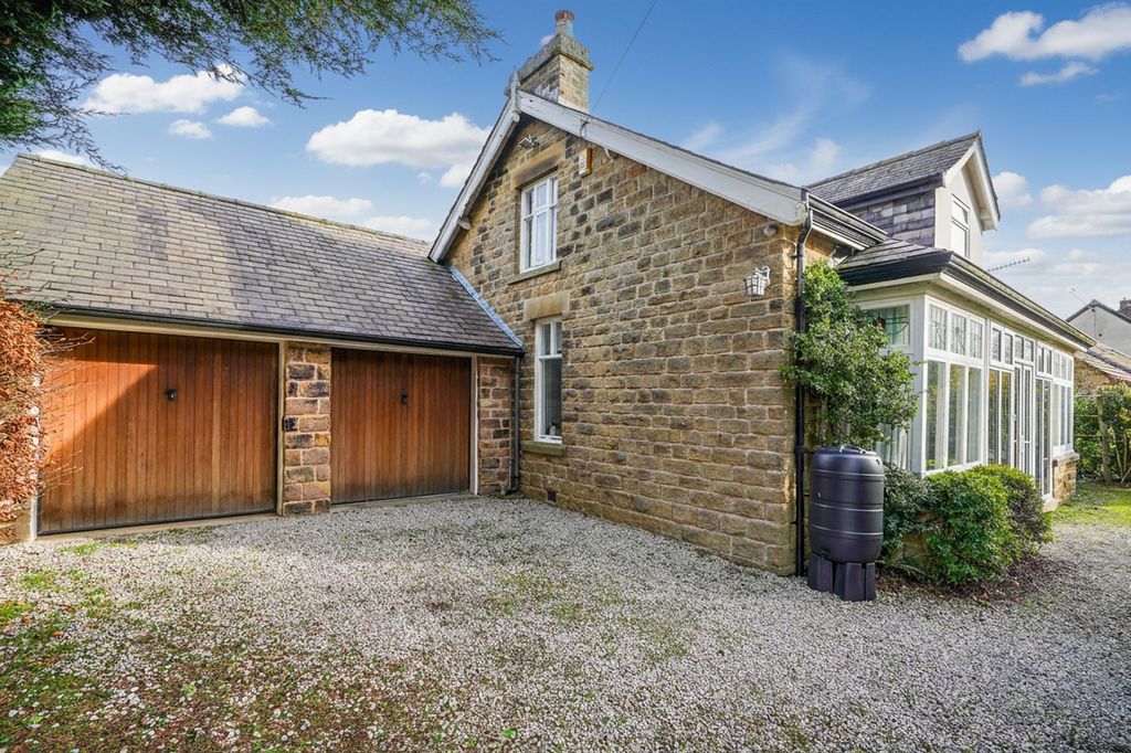 Property photo 2 of 25