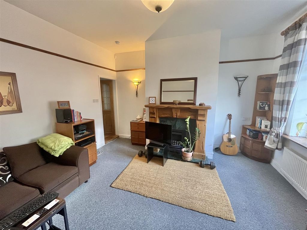 Property photo 2 of 10 Lounge