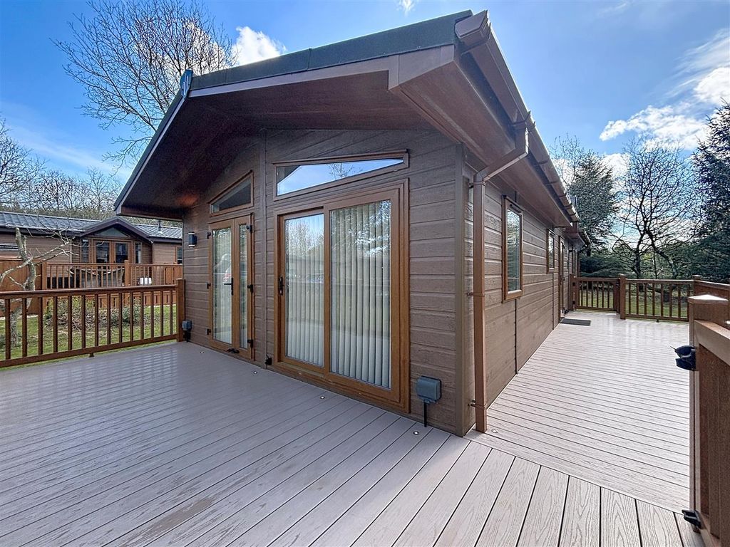 Property photo 2 of 23