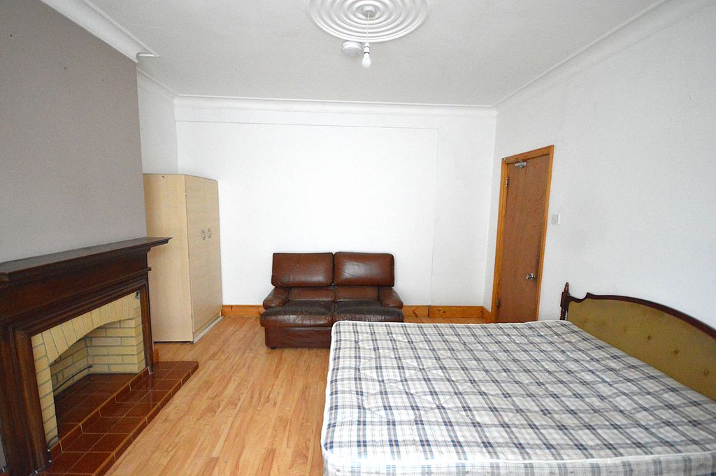 Property photo 1 of 27 Bedroom