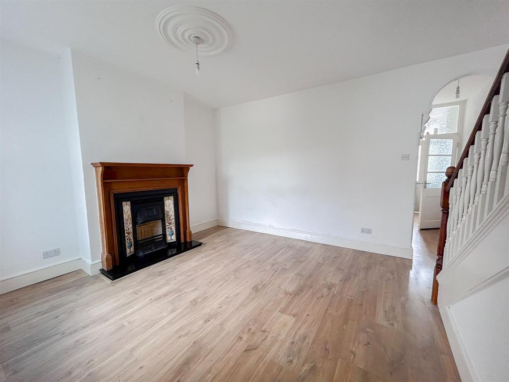 Property photo 3 of 20 14-d8F6ce3c-Cb48-40ce-B496-3315Dcbc64F5.Jpg