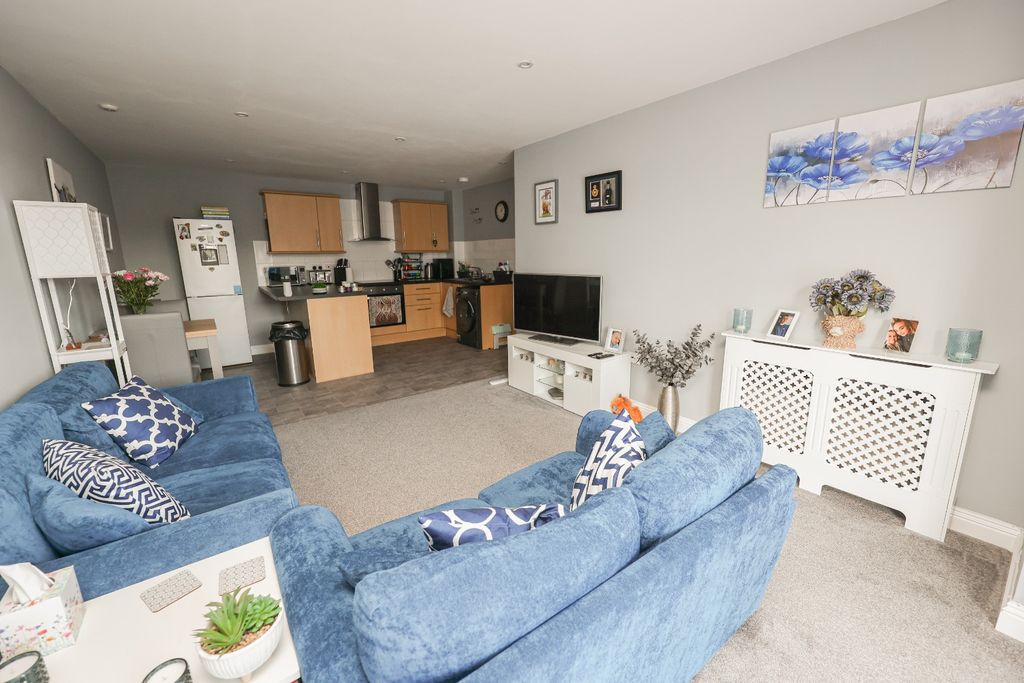 Property photo 1 of 15 4506760
