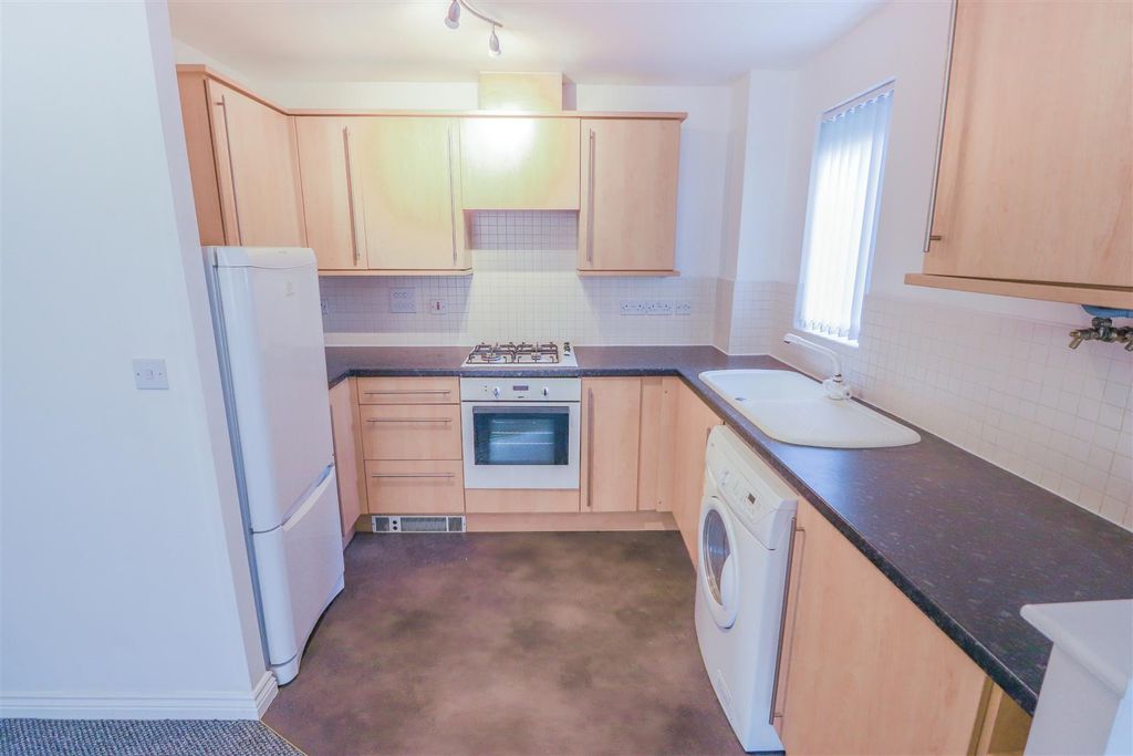 Property photo 3 of 7 Kitchen