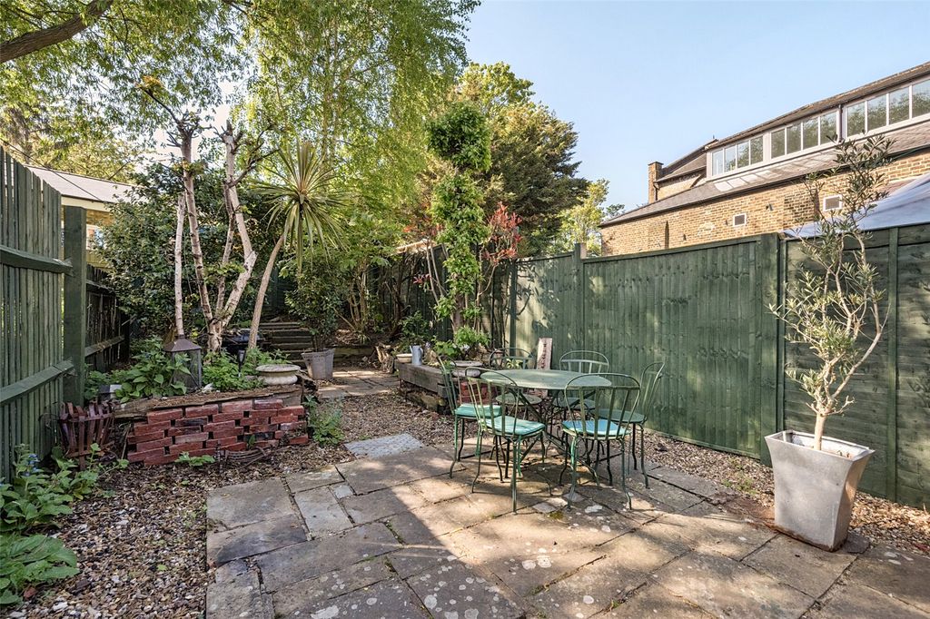 Property photo 2 of 13 Garden