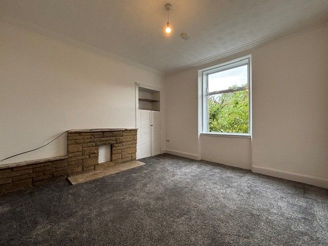 Property photo 1 of 6 Living Room