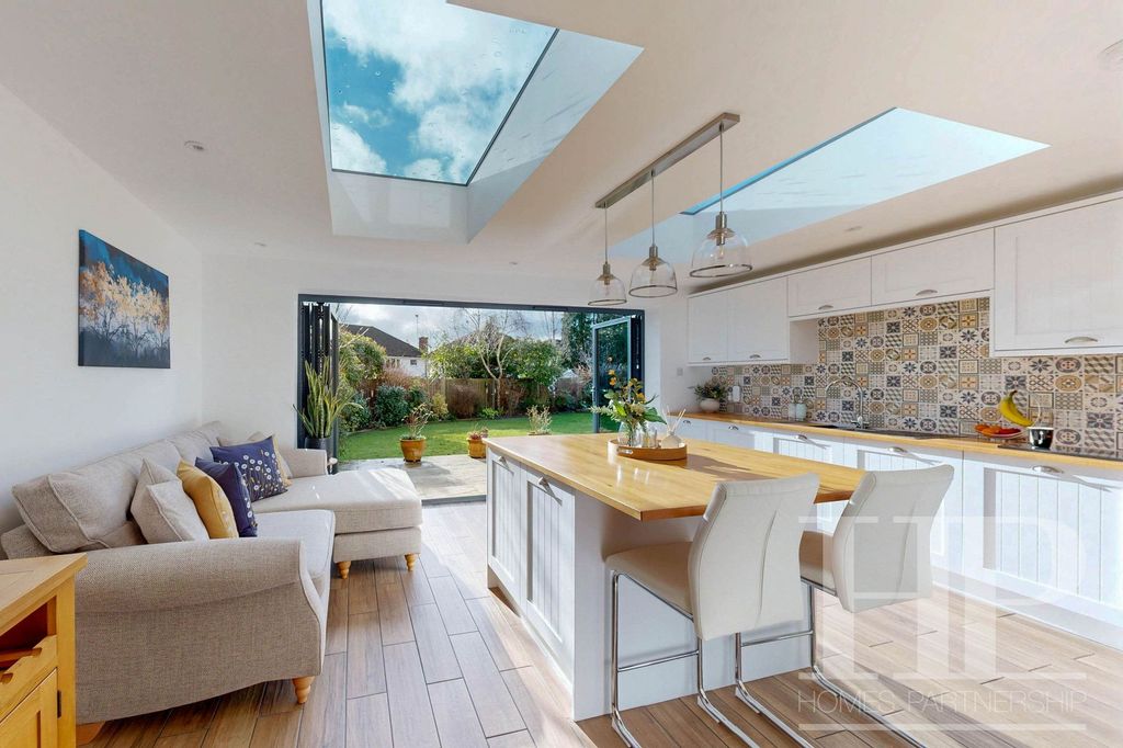 Property photo 2 of 25