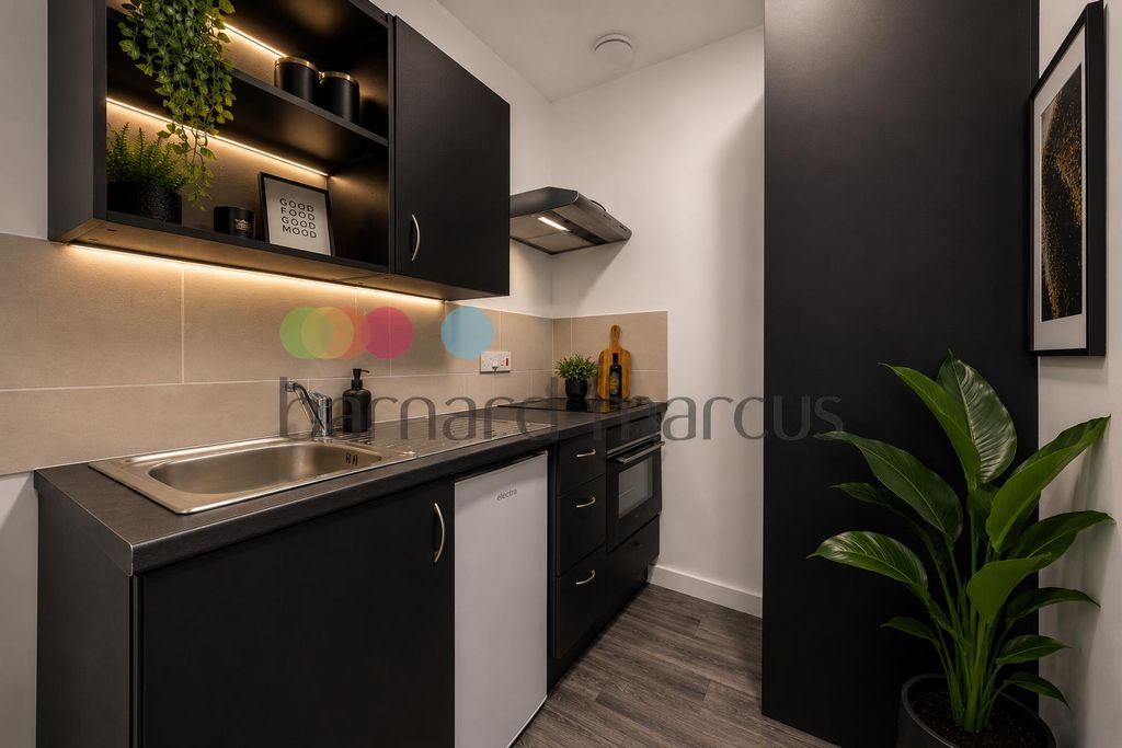 Property photo 3 of 6 Kitchen