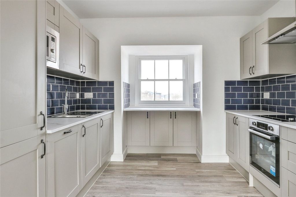 Property photo 1 of 17 Kitchen