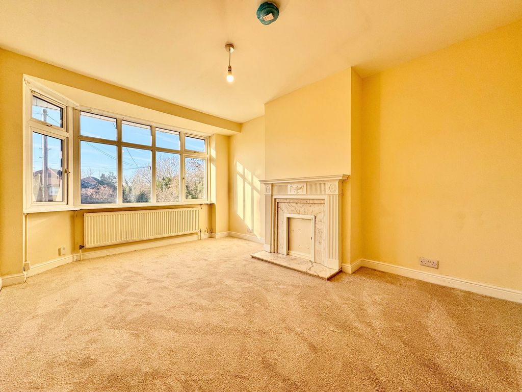 Property photo 1 of 9 Living Room