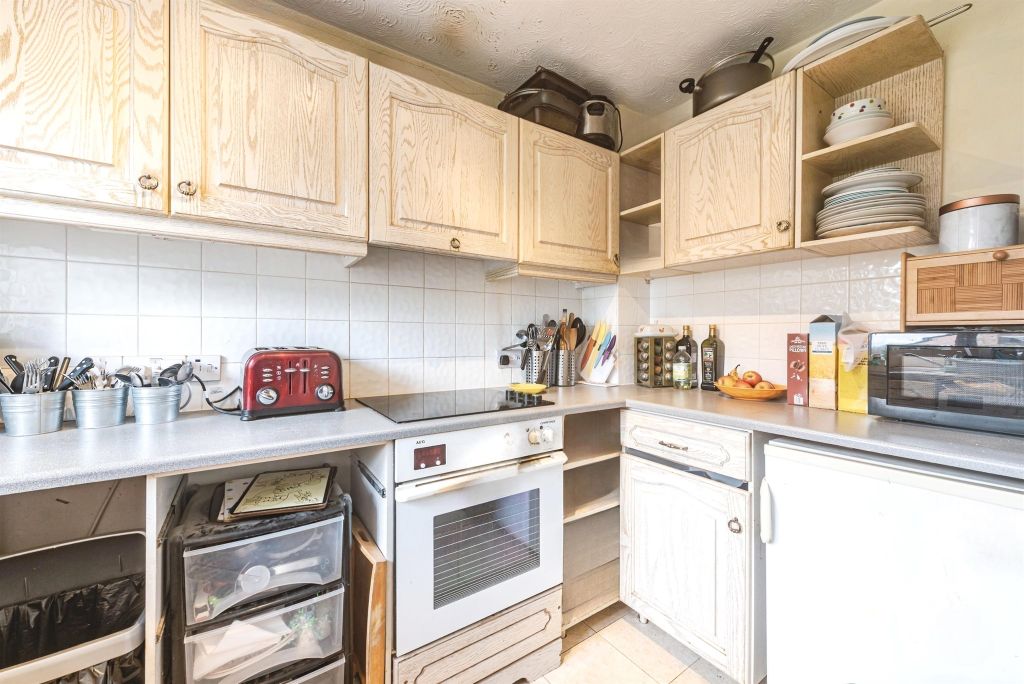 Property photo 3 of 14 Kitchen