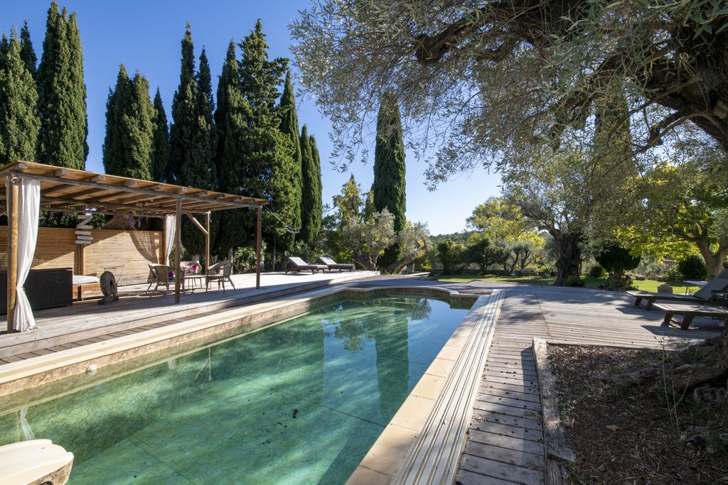 Property photo 3 of 35