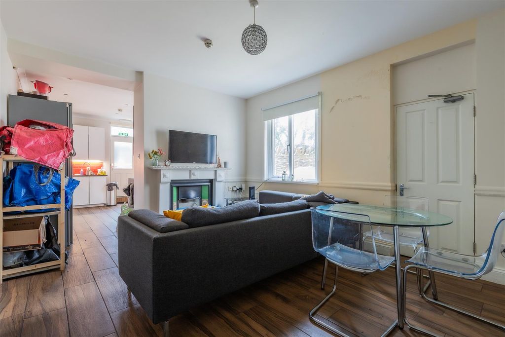 Property photo 1 of 8 79 Communal-1.Jpg