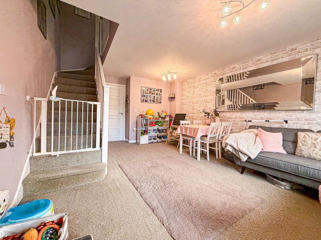Property photo 3 of 17 4456953