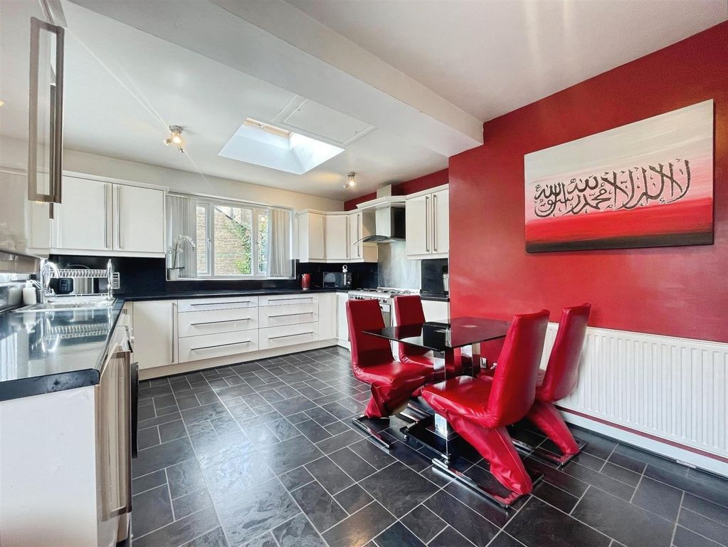 Property photo 2 of 18 Kitchen