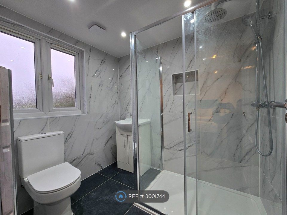 Property photo 3 of 8 Room 3 (En-Suite