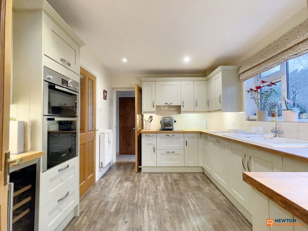 Property photo 3 of 36