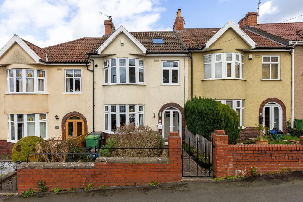 Property photo 2 of 35 154 Sylvia Ave-43.Jpg