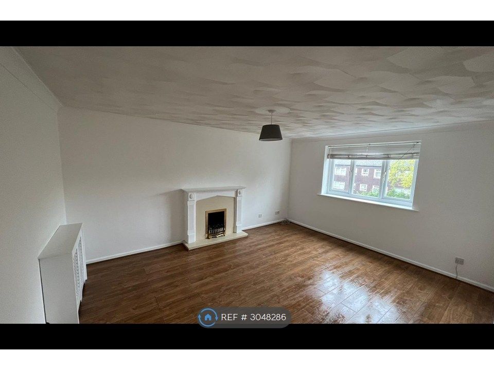 Property photo 2 of 12 Living Room