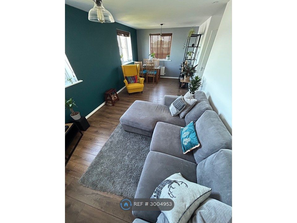 Property photo 2 of 33 Living Room & Dining Area